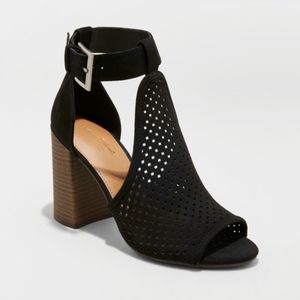 Women's Hannah Microsuede Laser Cut Heeled Pump